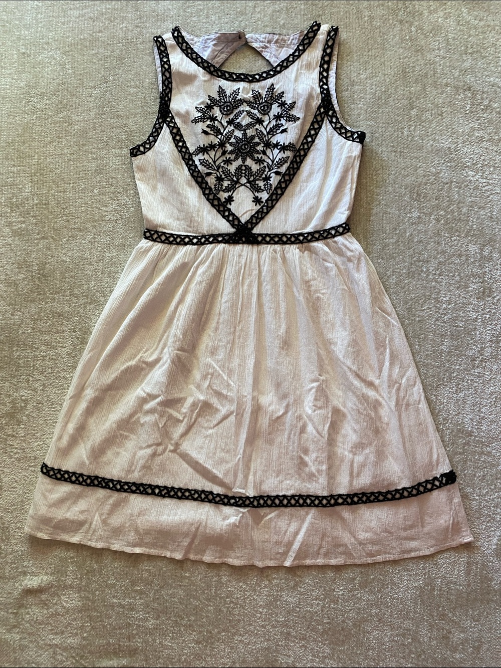 Nicole Miller Studio Embroidered Sleeveless Fit & Flare Dress White/Black Trim 6